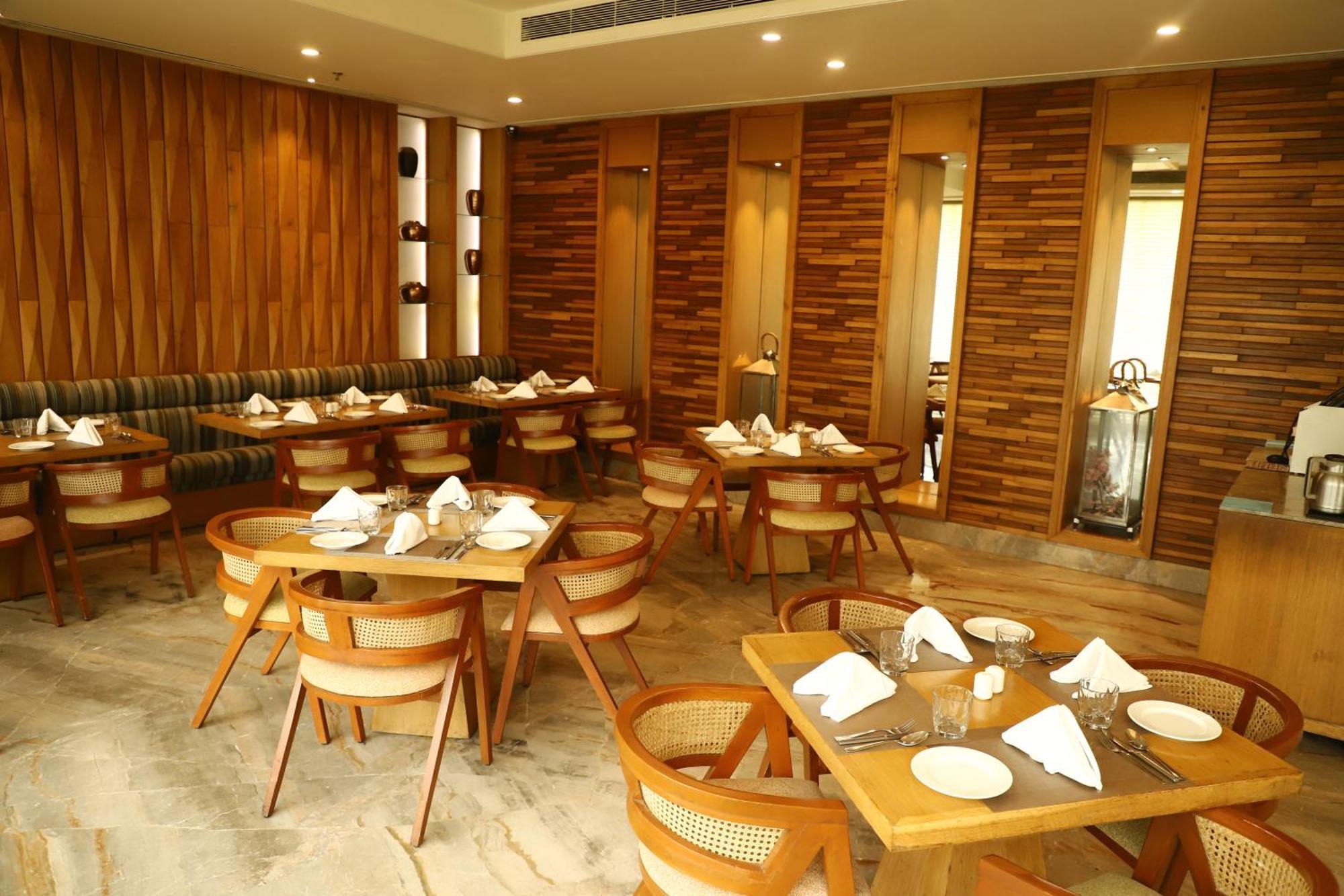 EFCEE Sarovar Portico Bhavnagar Exterior foto