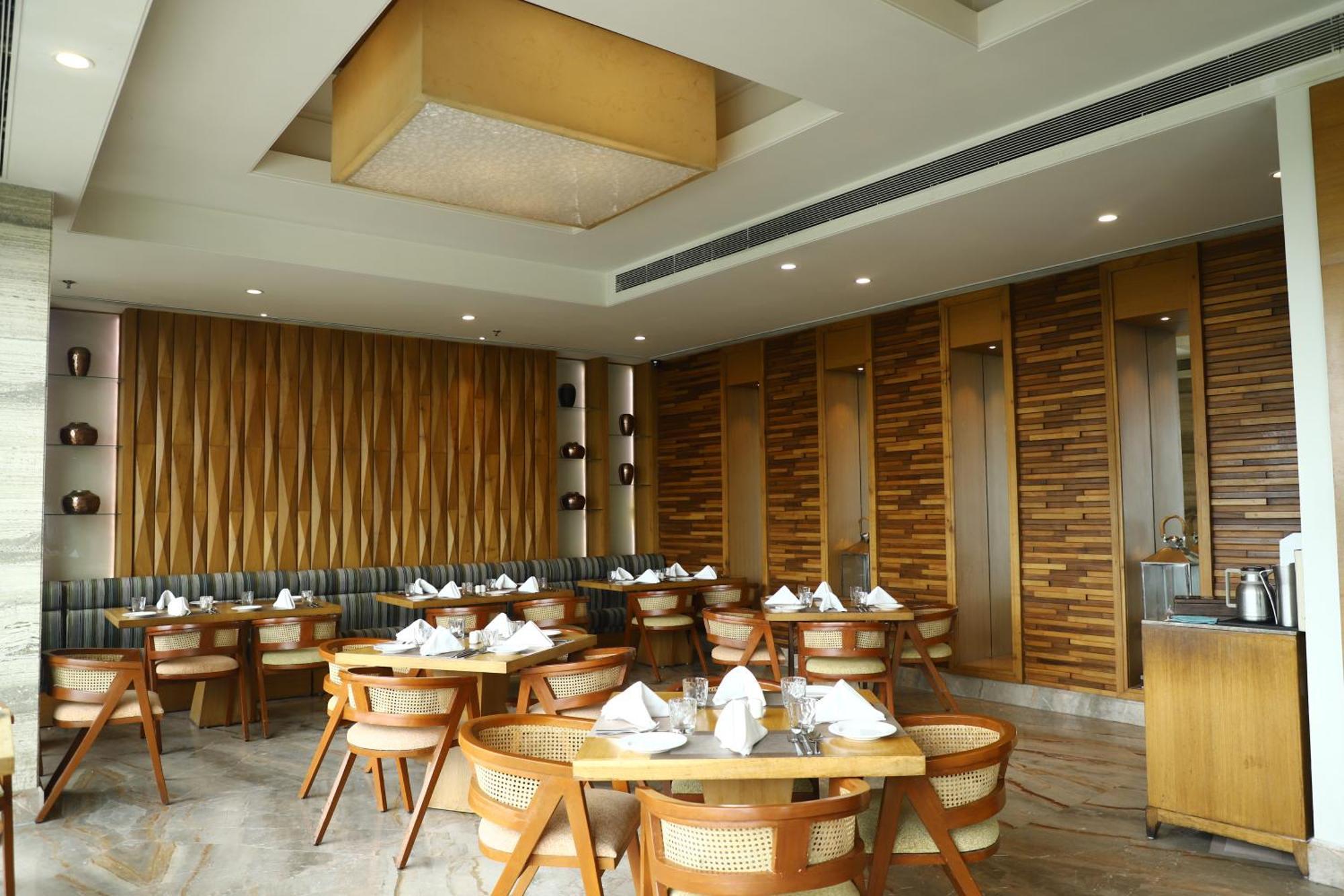 EFCEE Sarovar Portico Bhavnagar Exterior foto