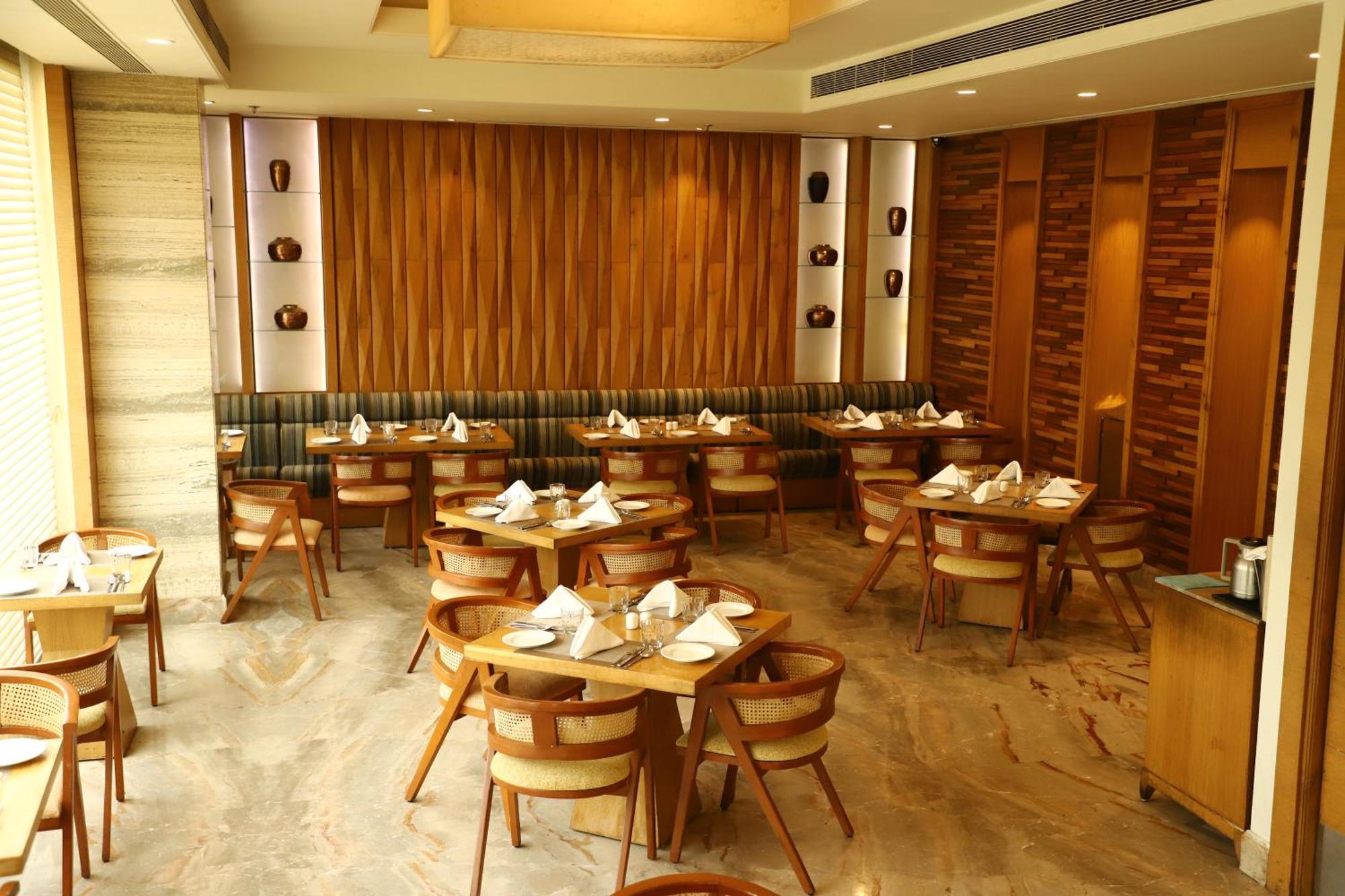 EFCEE Sarovar Portico Bhavnagar Exterior foto